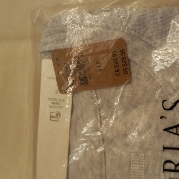 NWT'S PINK VS TEE - Picture 2 of 5